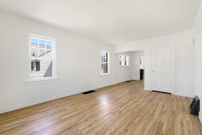Building Photo - 3 Bedroom home! **2ND MONTH RENT FREE*