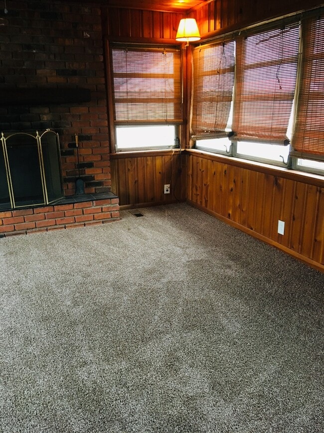 Building Photo - 3 Bedroom Bungalow in Eastpointe, MI - Sec. 8 OK