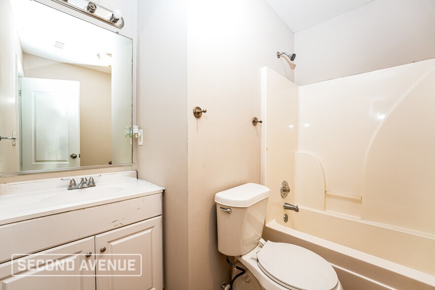 Building Photo - 3748 White Pine Rd
