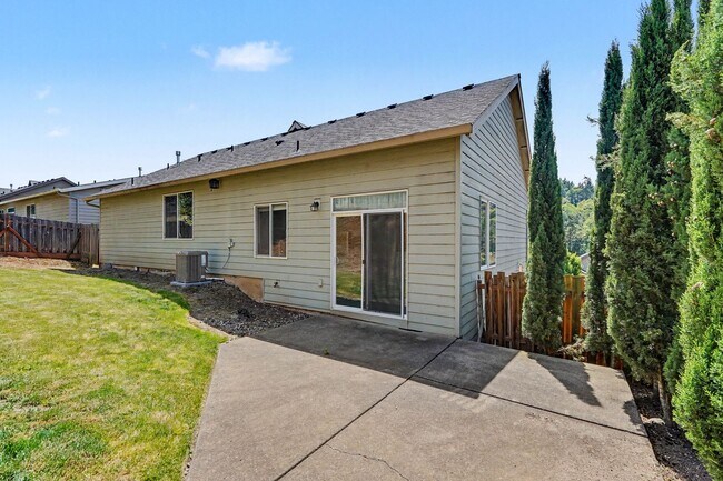Building Photo - 3 bed, 2 bath home in West Salem's Brush College neighborhood