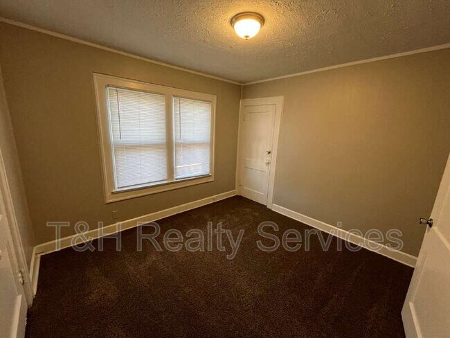 Building Photo - 23 S Spencer Ave