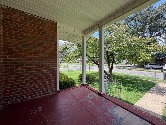 Building Photo - Charming 2/1 House in Celanese- $1,595