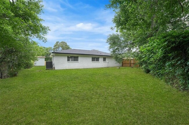 Building Photo - 405 Kelly Ln