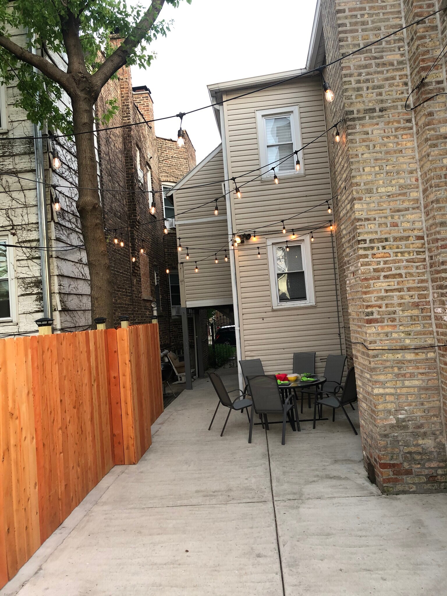 Building Photo - 3145 N Lamon Ave