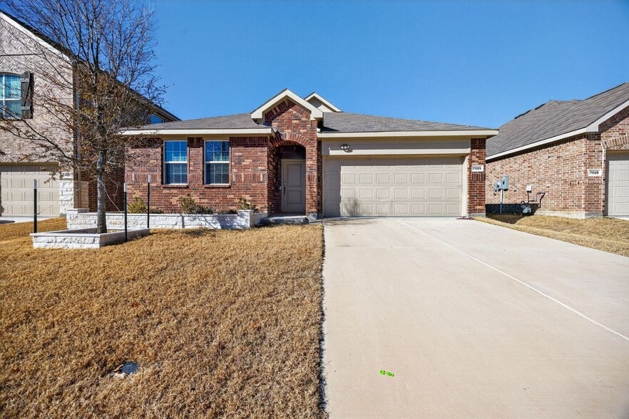 Building Photo - 7025 English Elm Trl