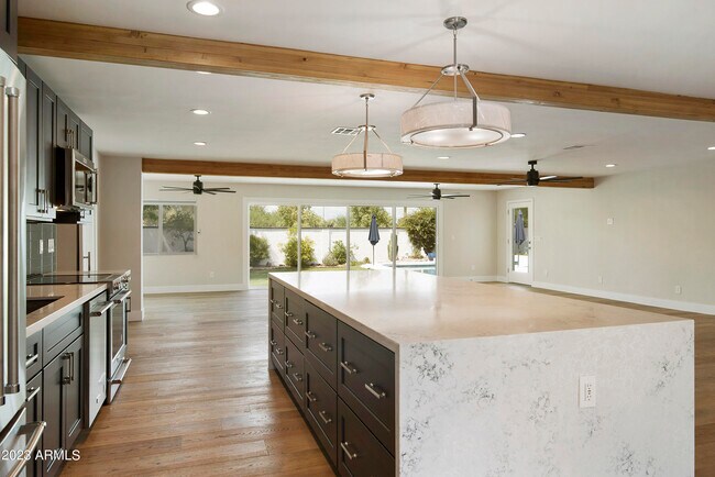 Building Photo - 3318 E Onyx Ave