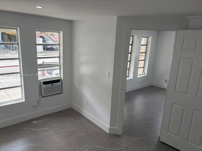 Building Photo - 1011 SW 5th St