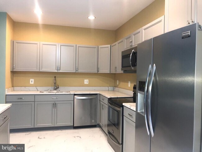Building Photo - 15707 Palermo Terrace