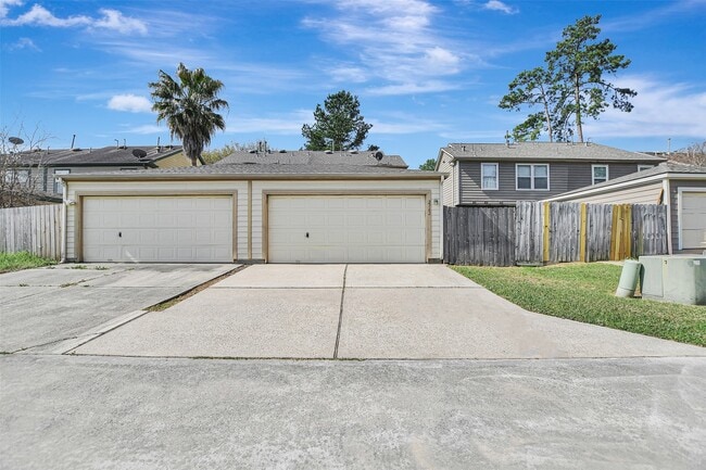 Building Photo - 23624 Wildwood Green Way