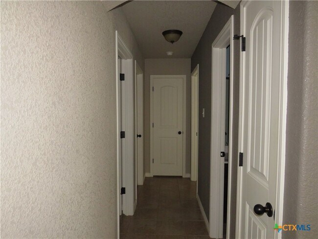 Building Photo - 9805 Kaitlyn Dr