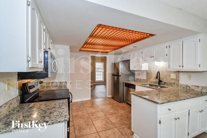 Building Photo - 6375 Treadway Trail