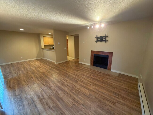 Building Photo - Cozy Beacon Hill Condo Near Downtown & Light Rail