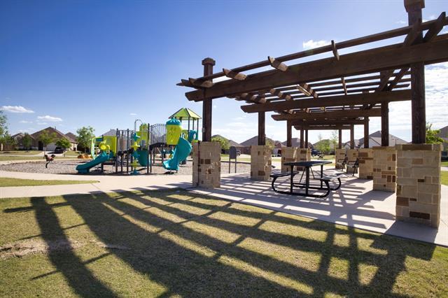 Building Photo - 804 Honey Maple St