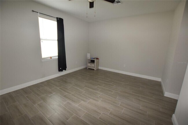 Building Photo - 642 Desmoines Ct