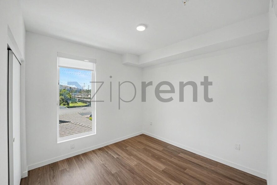 Building Photo - Unit 315