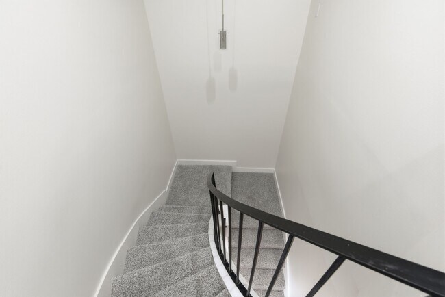 Building Photo - 2028 Tuam St