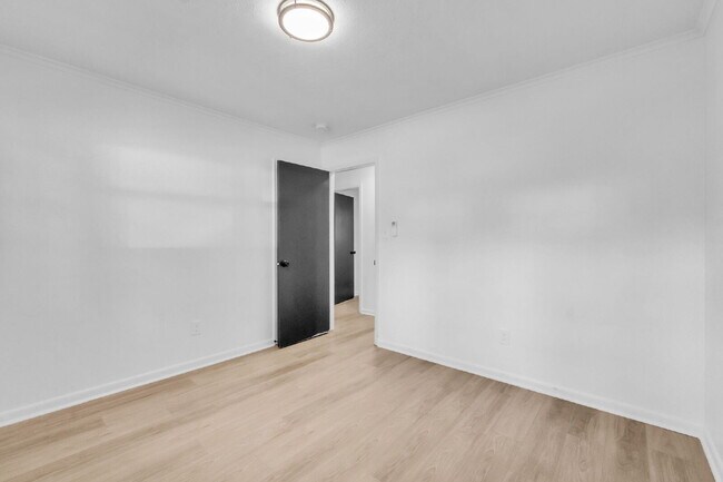 Building Photo - Updated 2-Bedroom 1-Bathroom Duplex in Spartanburg with Modern Finishes and Convenient Location!