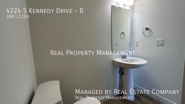 Building Photo - 4224 S Kennedy Dr