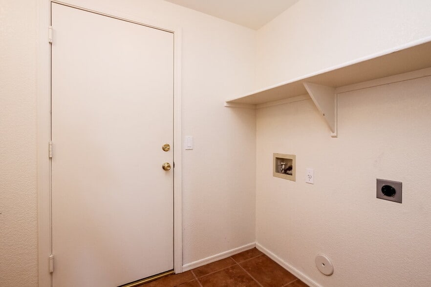 Building Photo - 14711 W Ely Dr