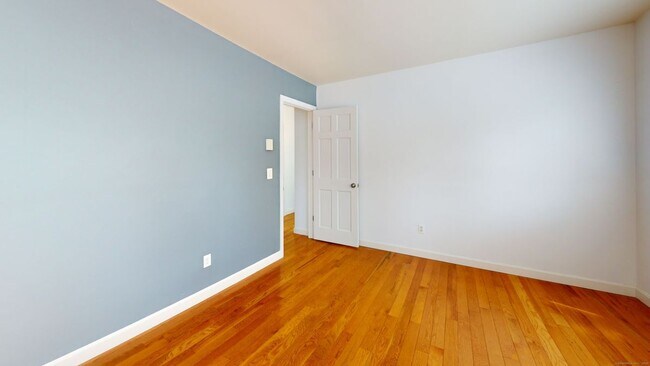 Building Photo - 10 Herster Dr