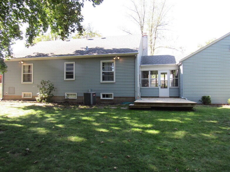 Building Photo - 1605 Broadlawn Ave