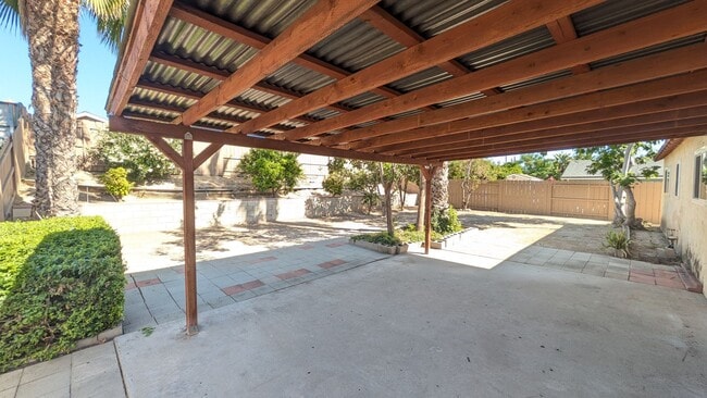 Building Photo - Lemon Grove 4 Bed with garage