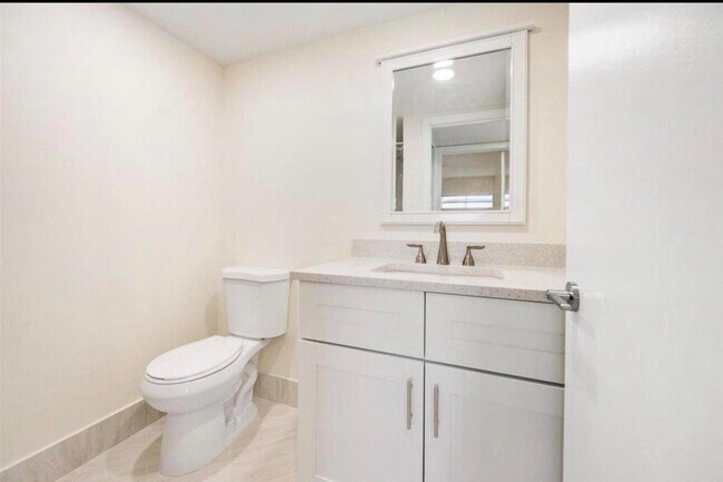 Building Photo - 401 Monaco Way