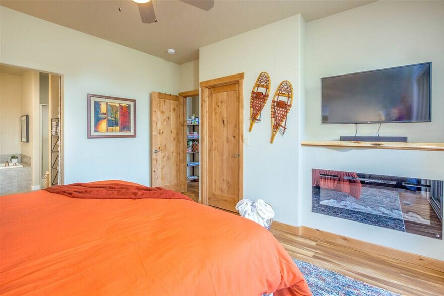 Building Photo - 11043 Village Loop