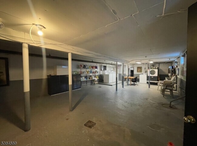 Building Photo - 1628 Valley St