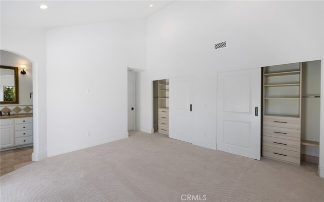 Building Photo - 2214 Holly Ln