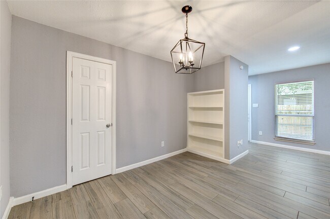 Building Photo - 3929 Tanglewilde St