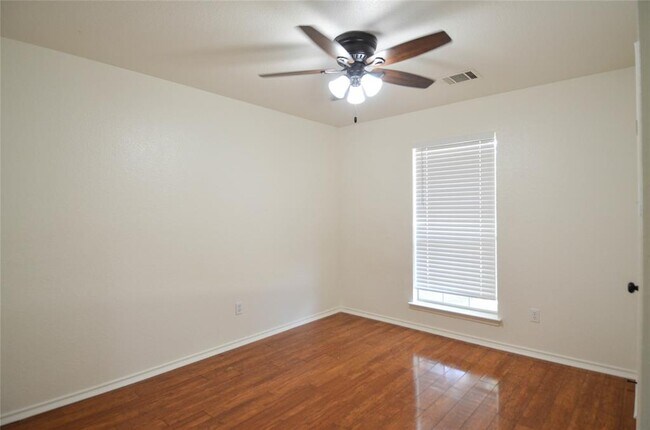 Building Photo - 506 Pleasant Valley Dr