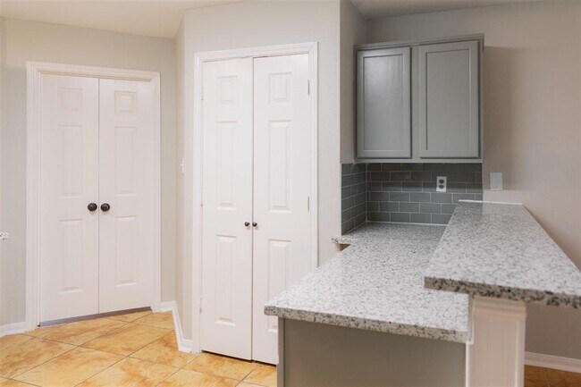 Building Photo - 6510 Larissa Cir