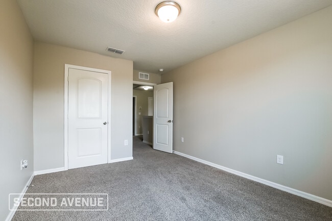 Building Photo - 208 Flounder Pl