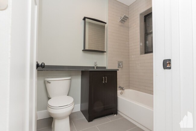 Building Photo - 4407 N Wolcott Ave