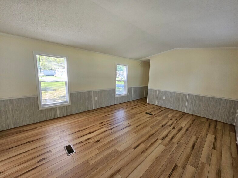 Building Photo - 25 Mapledale Acres