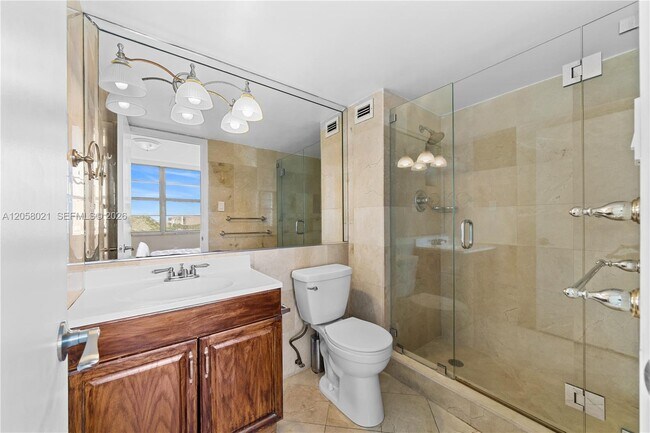 Building Photo - 18011 Biscayne Blvd