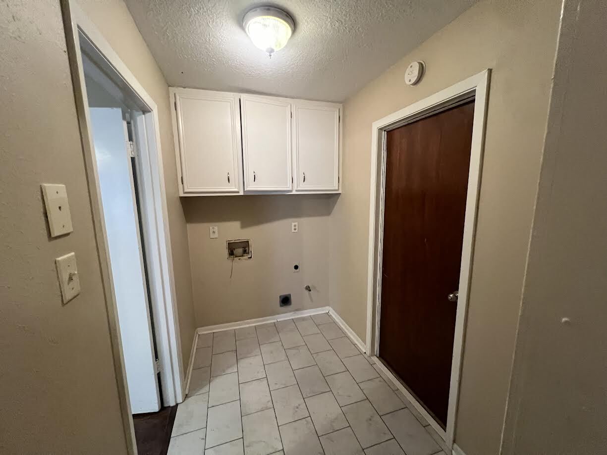 Building Photo - 3900 Windwood Cir