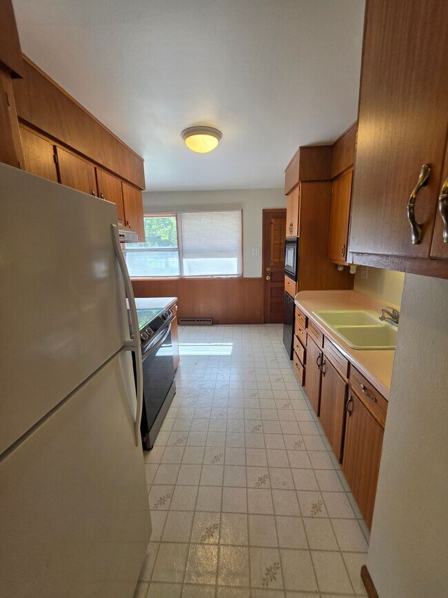 Building Photo - 1810 MacKENZIE
