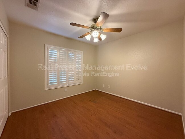 Building Photo - 1007 W Cooley Dr