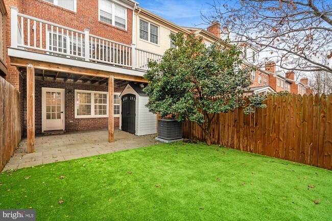 Building Photo - 222 Green St