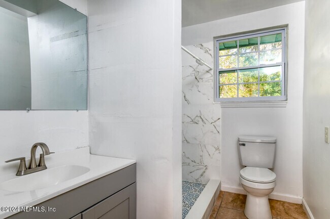Building Photo - 1265 W 26th St