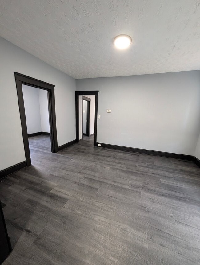 Building Photo - 1431 Rowley Ave