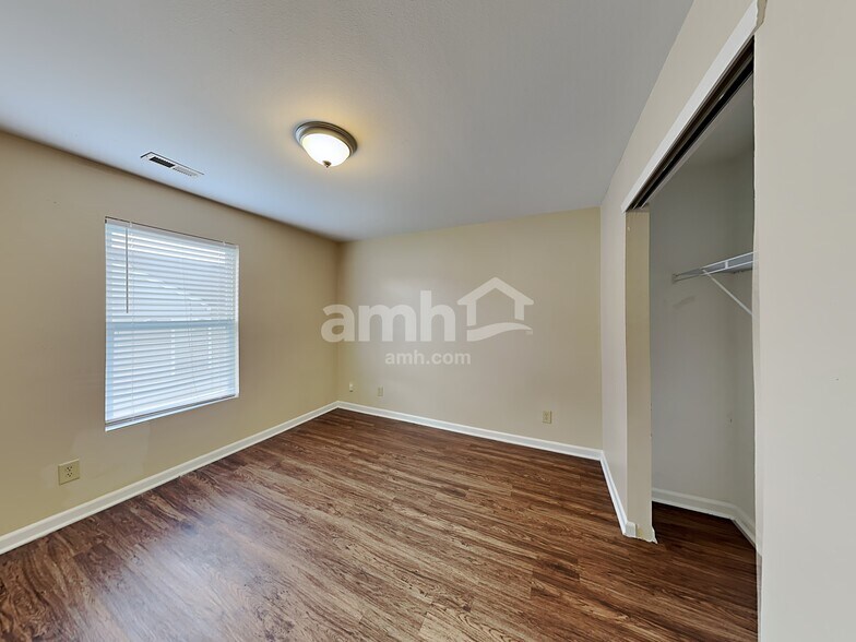 Building Photo - 911 Swearngan Ridge Ct