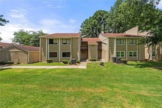 Building Photo - Oakvale