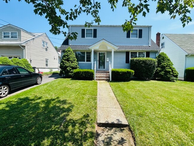 Primary Photo - 9 Meadow Ln