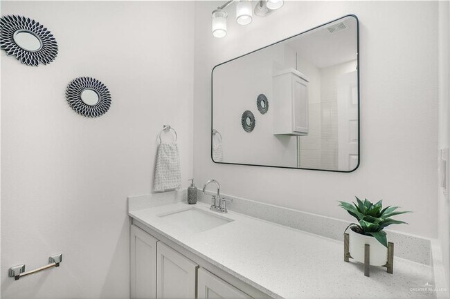 Building Photo - 25 Shavano Dr