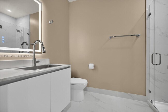 Building Photo - 700 NE 24th St