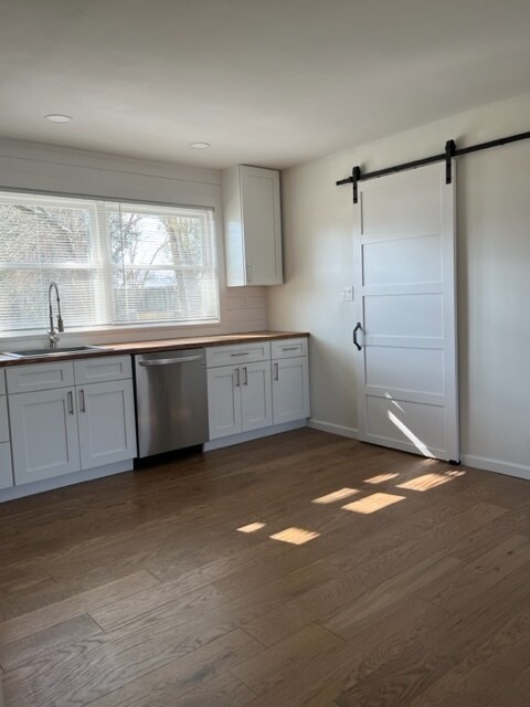 kitchen - 9800 Chambers Ct