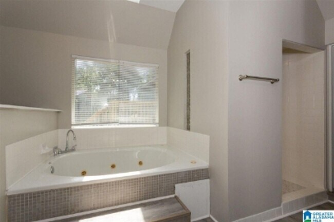 Building Photo - Flexible 3BR/2BA or 2BR + Den Home